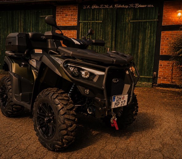Kymco MXU 700i 1.Hand I nur 867 Km I MwSt. ausweisbar I Vorführer 
Zum Verkauf steht ein Kymco MXU 700 4x4 ABS mit T3b-Zulassung aus 1. 
Hand. Das Fahrzeug wurde als Vorführfahrzeug von uns 
(Kymco-Vertragshändl ...