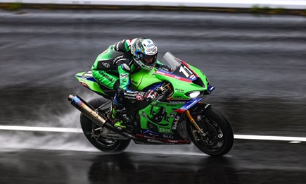 Kawasaki Webike Trickstar punktet bei den Suzuka 8 Hours | Kawasaki