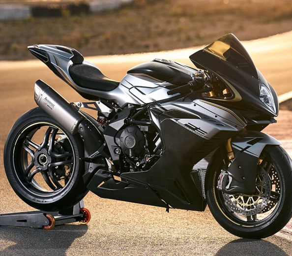 MV AGUSTA F3 COMPETIZIONE 
Von der F3 Competizione werden im Werk in Varese nur 300 nummerierte Exemplare, Stück für Stück, in Handarbeit gefertigt. 
Sie ist das schönste ...