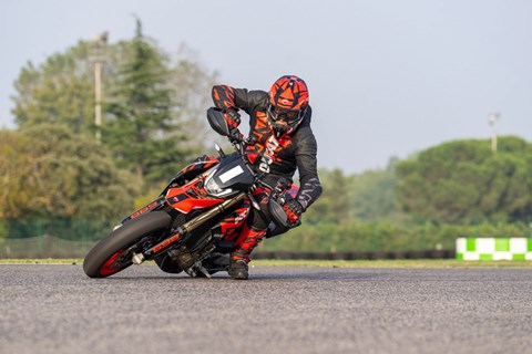 Schilling IM Racing GmbH & Co. KG-News: Sichere Dir bis zu 2000 Euro Zubehör Kleidung und mehr..