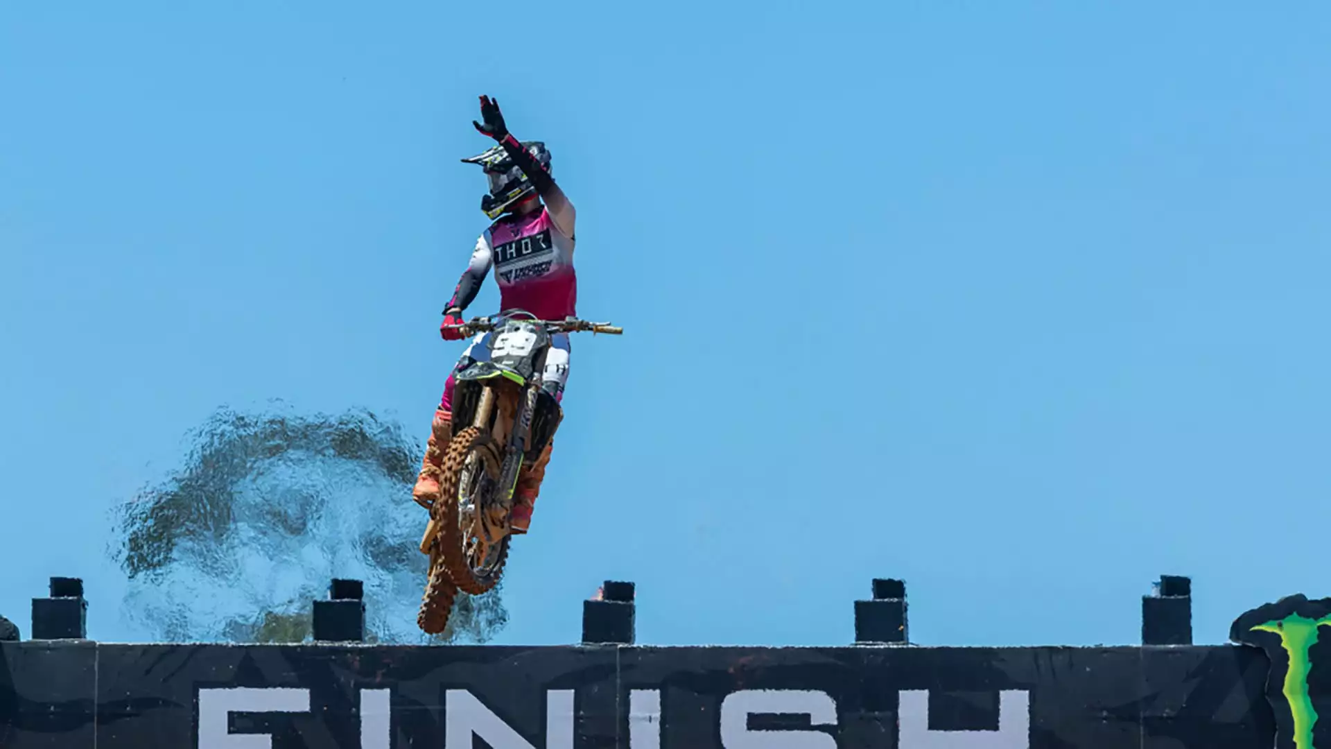 Guillem Farrés Firma Un Fin De Semana Perfecto Con Un 1-1-1- En El MXGP De Portugal