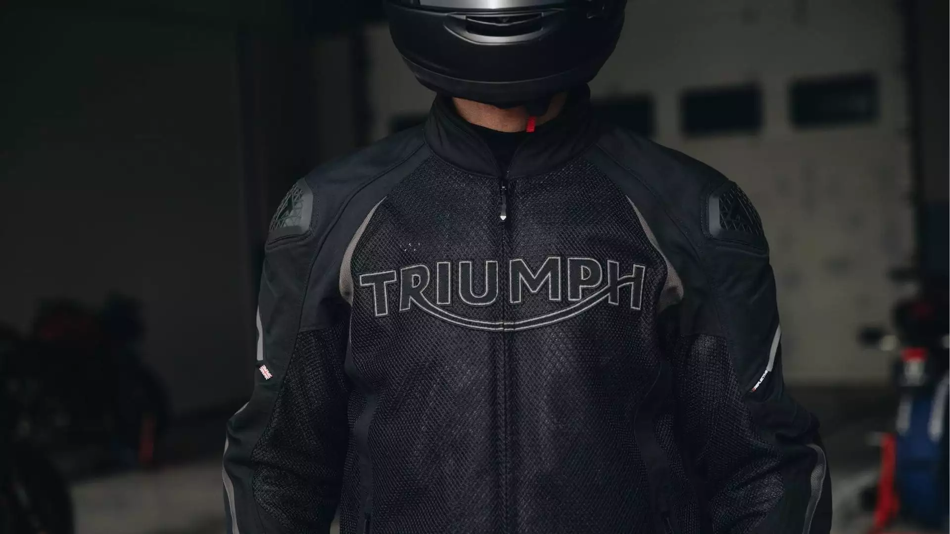 Cómo limpiar tu chaqueta de moto de malla: mantén tu equipamiento fresco y listo para la carretera
