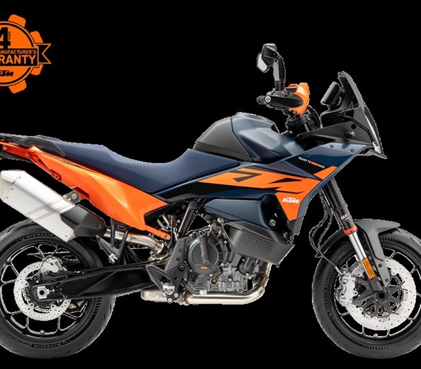 KTM 890 SMT Gewinnt Alpen Master 
Liebe Roadstars,
unsere KTM 890 SMT des Modelljahres 2026 konnte im direkten Vergleich die Ducati Hypermotard nicht nur hinter sich lassen, son ...