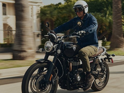 Denim, der mehr kann – auf und abseits des Motorrads