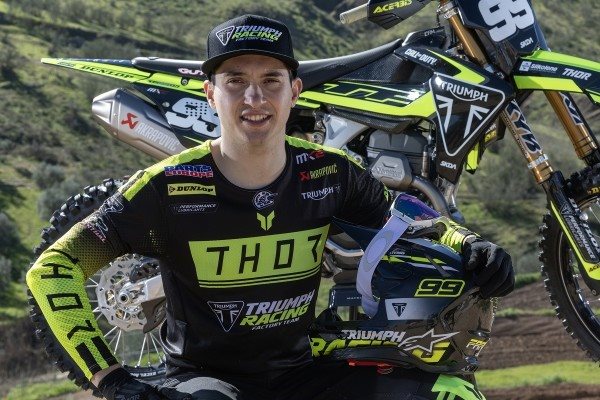 Guillem Farrés renueva con Triumph y dará el salto a MXGP en 2027 