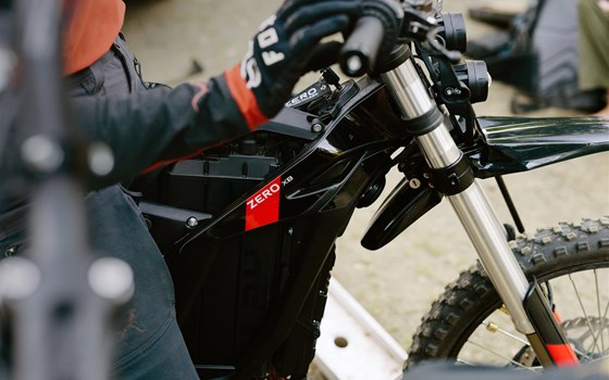 Neue schwarze Bodywork Kits für Zero XB & XE - Bild 2