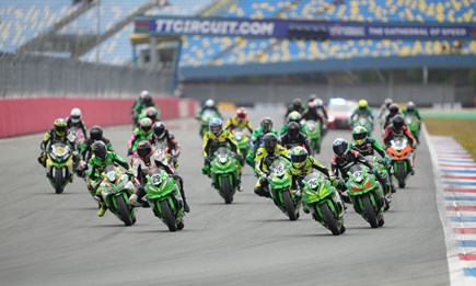 ZX-4R Cup: Packende Duelle in Assen | Kawasaki