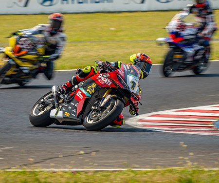 Doppelsieg, Pole-Position und Rundenrekord: Perfektes Wochenende für Lukas Tulovic und Ducati in Oschersleben