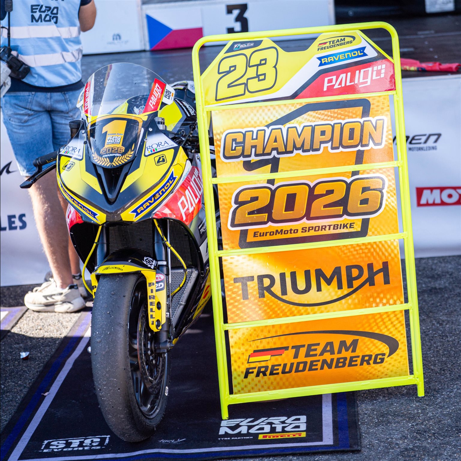 Deutsche Meisterschaft für Team Freudenberg auf TRIUMPH