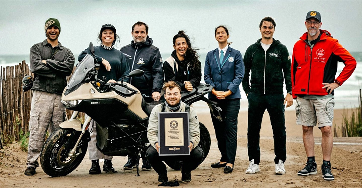 Neuer GUINNESS-Weltrekord: Zero Motorcycles fährt 436,5 km mit nur einer Batterieladung!