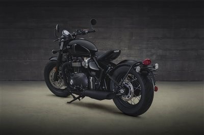 Die Bonneville Bobber Black - Düsterer, böser, kraftvoller!