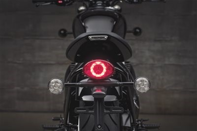 Die Bonneville Bobber Black - Düsterer, böser, kraftvoller!