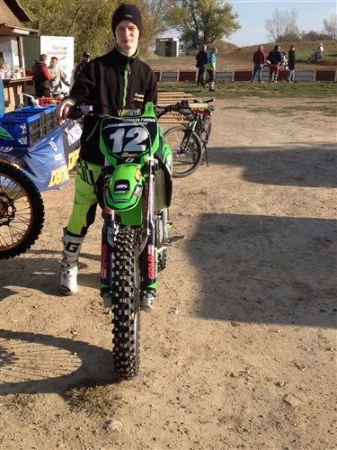 Patick ist Kawasaki 2-Takt Fan! Bild 2: Patick ist Kawasaki 2-Takt Fan!