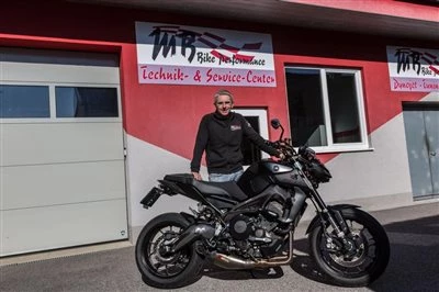 Yamaha MT-09: Umbau zur  Rennstreckentauglichkeit Bild 1: Yamaha MT-09: Umbau zur  Rennstreckentauglichkeit