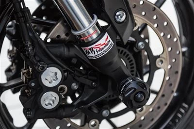 Yamaha MT-09: Umbau zur  Rennstreckentauglichkeit Bild 2: Yamaha MT-09: Umbau zur  Rennstreckentauglichkeit