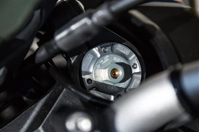 Yamaha MT-09: Umbau zur  Rennstreckentauglichkeit Bild 3: Yamaha MT-09: Umbau zur  Rennstreckentauglichkeit