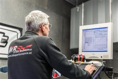 Yamaha MT-09: Umbau zur  Rennstreckentauglichkeit - Bild 7