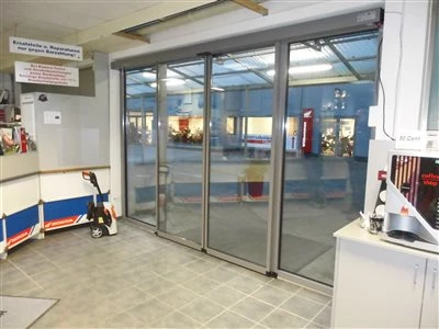 Honda Semmler - Eingangsbereich Werkstatt Bild 6: Honda Semmler - Eingangsbereich Werkstatt