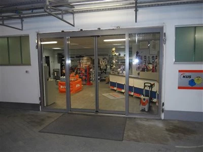 Honda Semmler - Eingangsbereich Werkstatt Bild 7: Honda Semmler - Eingangsbereich Werkstatt