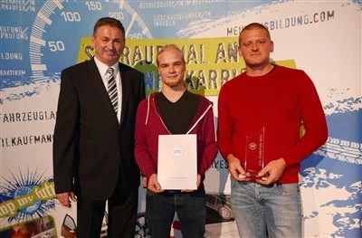 Auszeichnung „Top-Ausbilder 2017“ für die Auto-Leebmann GmbH Bild 2: Auszeichnung „Top-Ausbilder 2017“ für die Auto-Leebmann GmbH