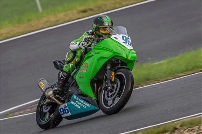 Lucy Glöckner sorgt für Jubelstimmung in der IDM-Topklasse Bild 1: Lucy Glöckner sorgt für Jubelstimmung in der IDM-Topklasse