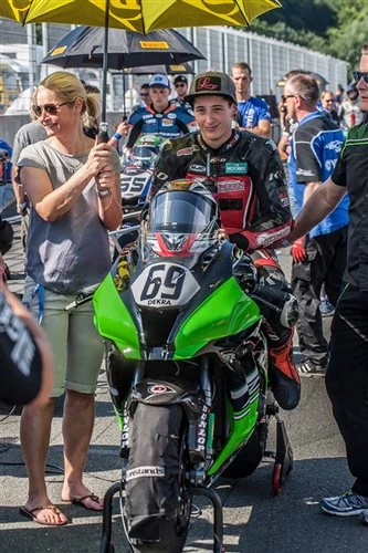 Lucy Glöckner sorgt für Jubelstimmung in der IDM-Topklasse Bild 4: Lucy Glöckner sorgt für Jubelstimmung in der IDM-Topklasse