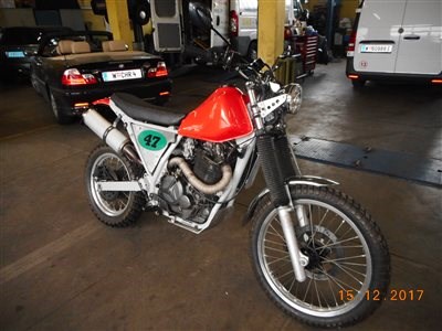 Suzuki DR800 Scrambler