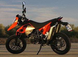 Die neue KTM 690 Super Moto im Test