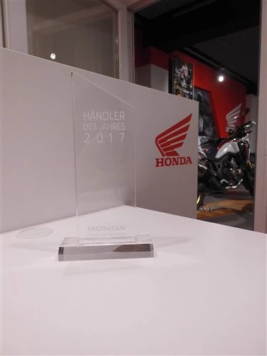 Honda Semmler - Auszeichnung von der Honda Bank GmbH Bild 2: Honda Semmler - Auszeichnung von der Honda Bank GmbH