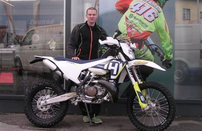 Eine TE 250 i / 2018 unterm Christbaum