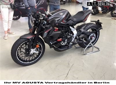 Es geht los. Im Januar kommen die ersten MV Agusta RVS#1 & F4 LH44 Lewis Hamilton zu ihren glücklichen Besitzern! 