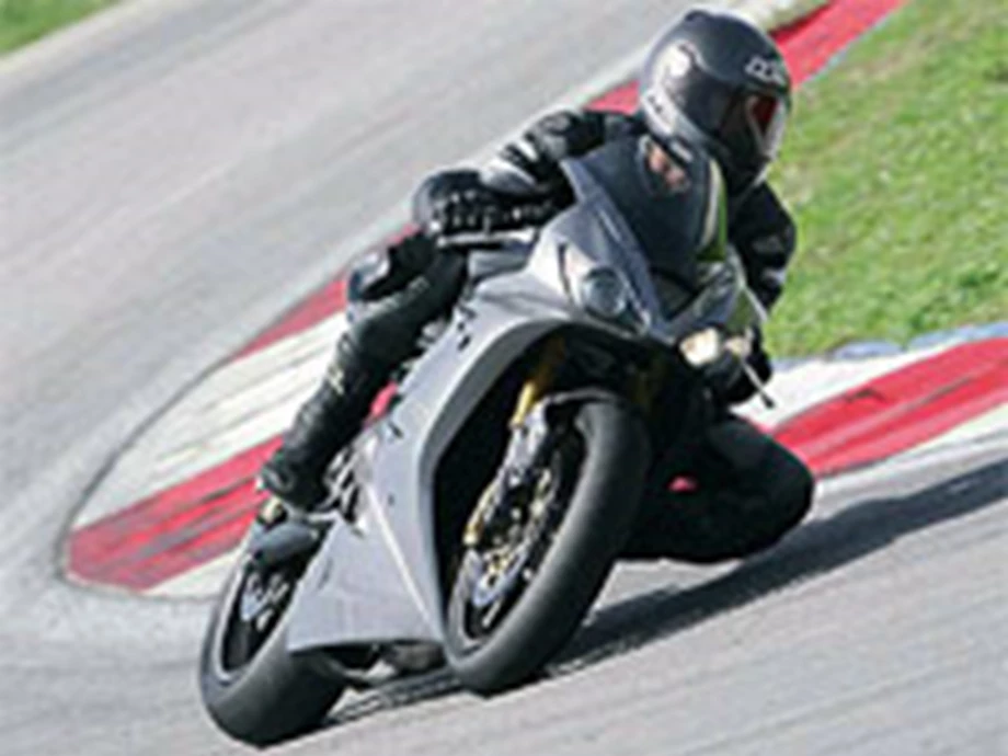 TRIUMPH DAYTONA 675 GEWINNT MASTERBIKE Test Bild 1: TRIUMPH DAYTONA 675 GEWINNT MASTERBIKE Test