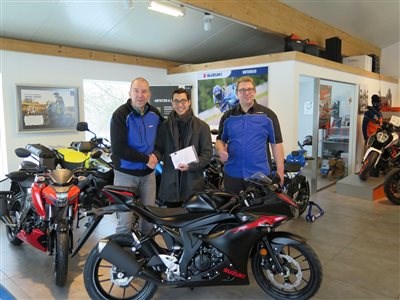 Gewinnübergabe einer brandneuen Suzuki GSX-R125AL8  - Bild 2