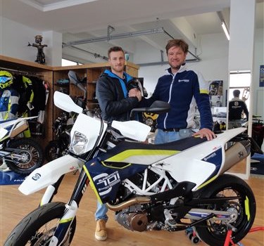 >>>HUSQVARNA 701 SUPERMOTO on Street<<< - Bild 1 >>>HUSQVARNA 701 SUPERMOTO on Street<<< - Bild 1