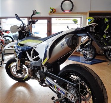 >>>HUSQVARNA 701 SUPERMOTO on Street<<< - Bild 2 >>>HUSQVARNA 701 SUPERMOTO on Street<<< - Bild 2