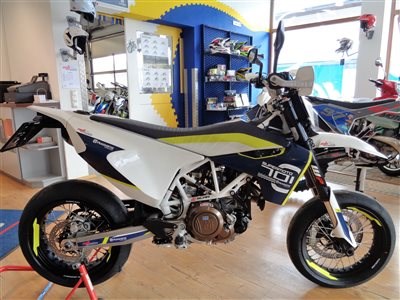 >>>HUSQVARNA 701 SUPERMOTO on Street<<< - Bild 4 >>>HUSQVARNA 701 SUPERMOTO on Street<<< - Bild 4