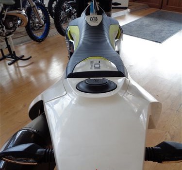 >>>HUSQVARNA 701 SUPERMOTO on Street<<< - Bild 5 >>>HUSQVARNA 701 SUPERMOTO on Street<<< - Bild 5