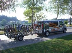 Wir transportieren bis zu 10 Fahrräder und 9 Personen Wir transportieren bis zu 10 Fahrräder und 9 Personen