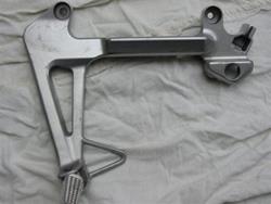 Fu&#223;rasten Halteplatte links hinten VFR 800 98-02