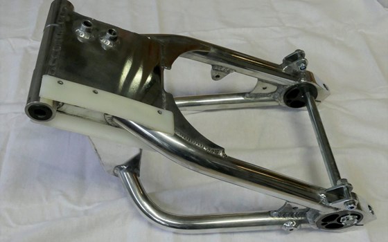 Aluminium-Rundrohrschwinge orig. Nachbau von Z 1000 S1 LAWSON REPLIKA - Bild 1 Aluminium-Rundrohrschwinge orig. Nachbau von Z 1000 S1 LAWSON REPLIKA - Bild 1