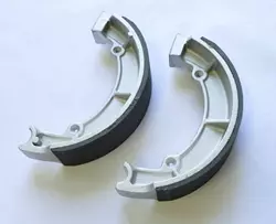LUCAS-Bremsbacken, hinten, für alle CB 750 Four (K0-K7), CB 750 KZ (RC01) `78-`79 LUCAS-Bremsbacken, hinten, für alle CB 750 Four (K0-K7), CB 750 KZ (RC01) `78-`79