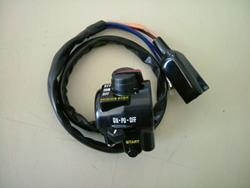 Lenkerschalter rechts, für Z 1, Z 900 A4, mit 4-poligem Stecker. für Z650 B/C/D und Z1000A / Z1R muss der 4-polige Stecker durch Einzelstecker ersetzt werden.