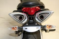 Umbaukit für Kennzeichenhalter von APRILIA SHIVER ab 2007, geeignet für orig. Blinker oder Miniblinker (z.B. KELLERMANN), inkl. LED-Kennzeichenleuchte und Anbauanleitung Umbaukit für Kennzeichenhalter von APRILIA SHIVER ab 2007, geeignet für orig. Blinker oder Miniblinker (z.B. KELLERMANN), inkl. LED-Kennzeichenleuchte und Anbauanleitung