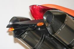 Umbaukit für Kennzeichenhalter von allen KTM 990 R Super Duke ab 2012, nur geeignet für Miniblinker (z.B. KELLERMANN), inkl. LED-Kennzeichenbeleuchtung und Anbauanleitung, Miniblinker sind nicht im Li