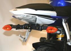 Umbaukit für Kennzeichenhalter von YAMAHA R 6 ab 2008, geeignet für orig. Blinker oder Miniblinker (z.B. KELLERMANN), inkl. LED-Kennzeichenleuchte und Anbauanleitung. Umbaukit für Kennzeichenhalter von YAMAHA R 6 ab 2008, geeignet für orig. Blinker oder Miniblinker (z.B. KELLERMANN), inkl. LED-Kennzeichenleuchte und Anbauanleitung.