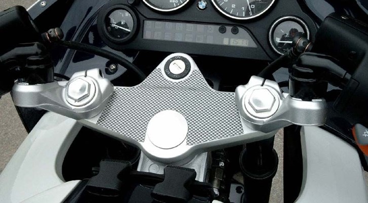 Gabelbrückenschutzpad für BMW K1200RS & K1200GT (1997-2005) Gabelbrückenschutzpad für BMW K1200RS & K1200GT (1997-2005)