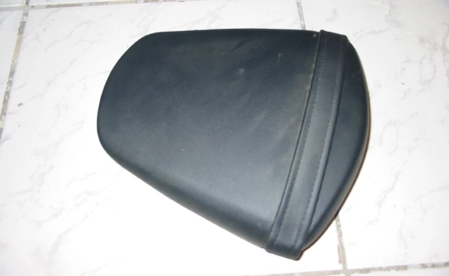 Original Sitz Hinten GSXR 750 / 600 2011- Bild 1: Original Sitz Hinten GSXR 750 / 600 2011-