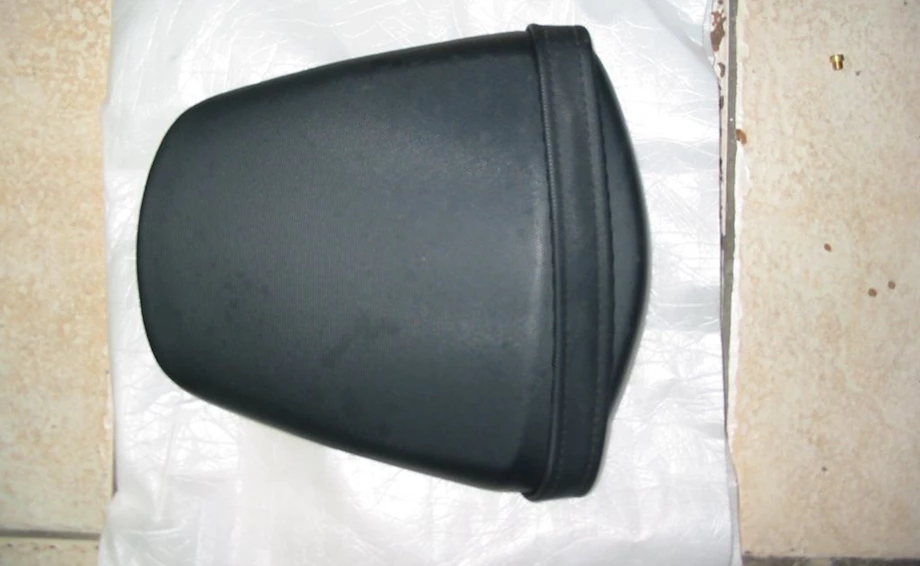 Original Sitz Hinten GSXR 750 / 600 2011- Bild 1: Original Sitz Hinten GSXR 750 / 600 2011-