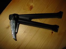 Fußraste hinten kompl. mit Träger GSXR 750 / 600 2011- Fußraste hinten kompl. mit Träger GSXR 750 / 600 2011-