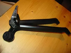 Fußraste hinten kompl. mit Träger GSXR 750 / 600 2011- Fußraste hinten kompl. mit Träger GSXR 750 / 600 2011-
